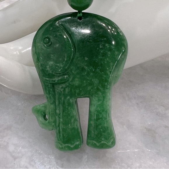 Green Jade Carved Elephant Sterling Silver Magnetic Clasp Necklace - Picture 4 of 11
